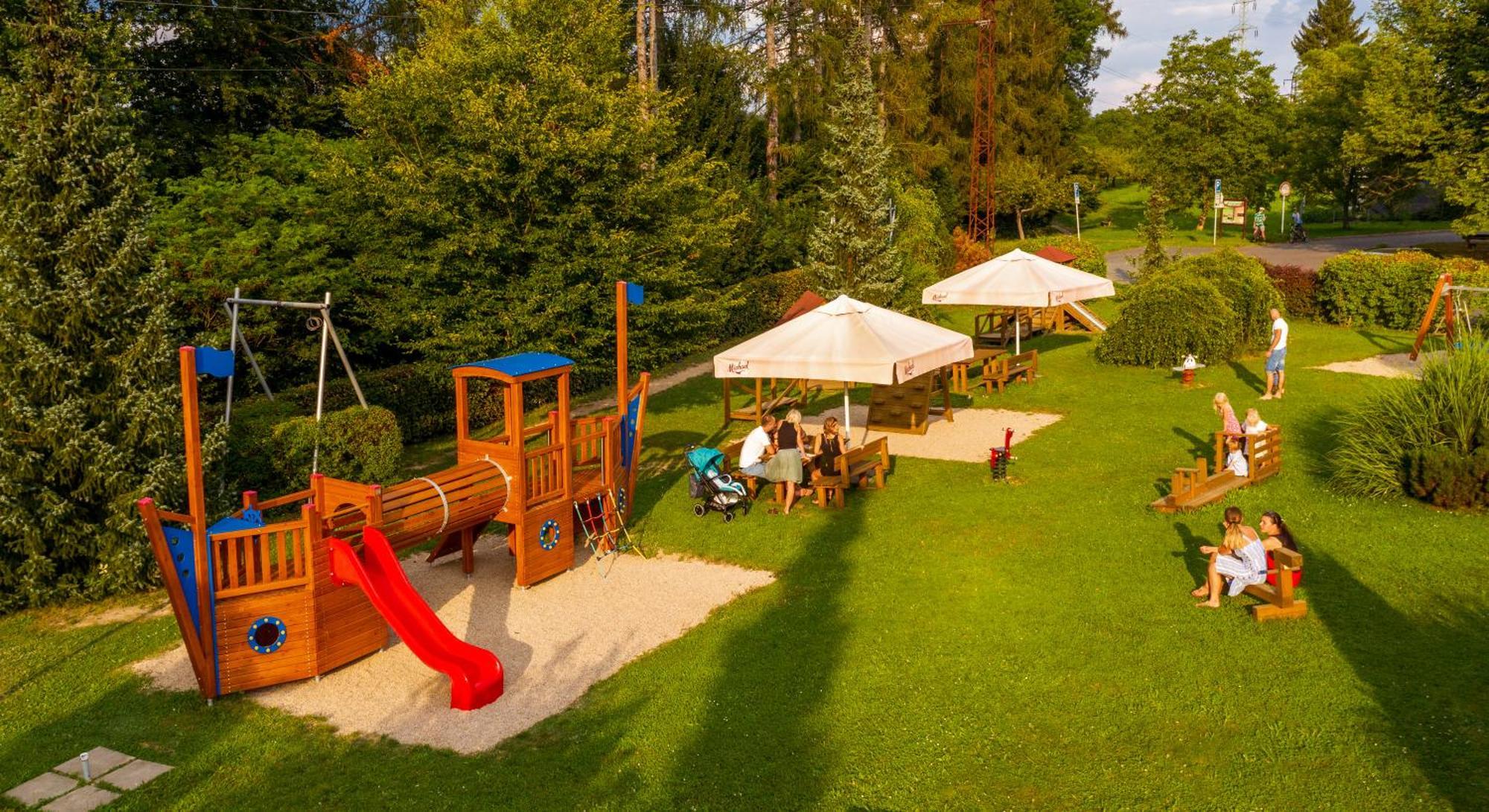 April Hotel Panorama Rychnov nad Kněžnou Kültér fotó
