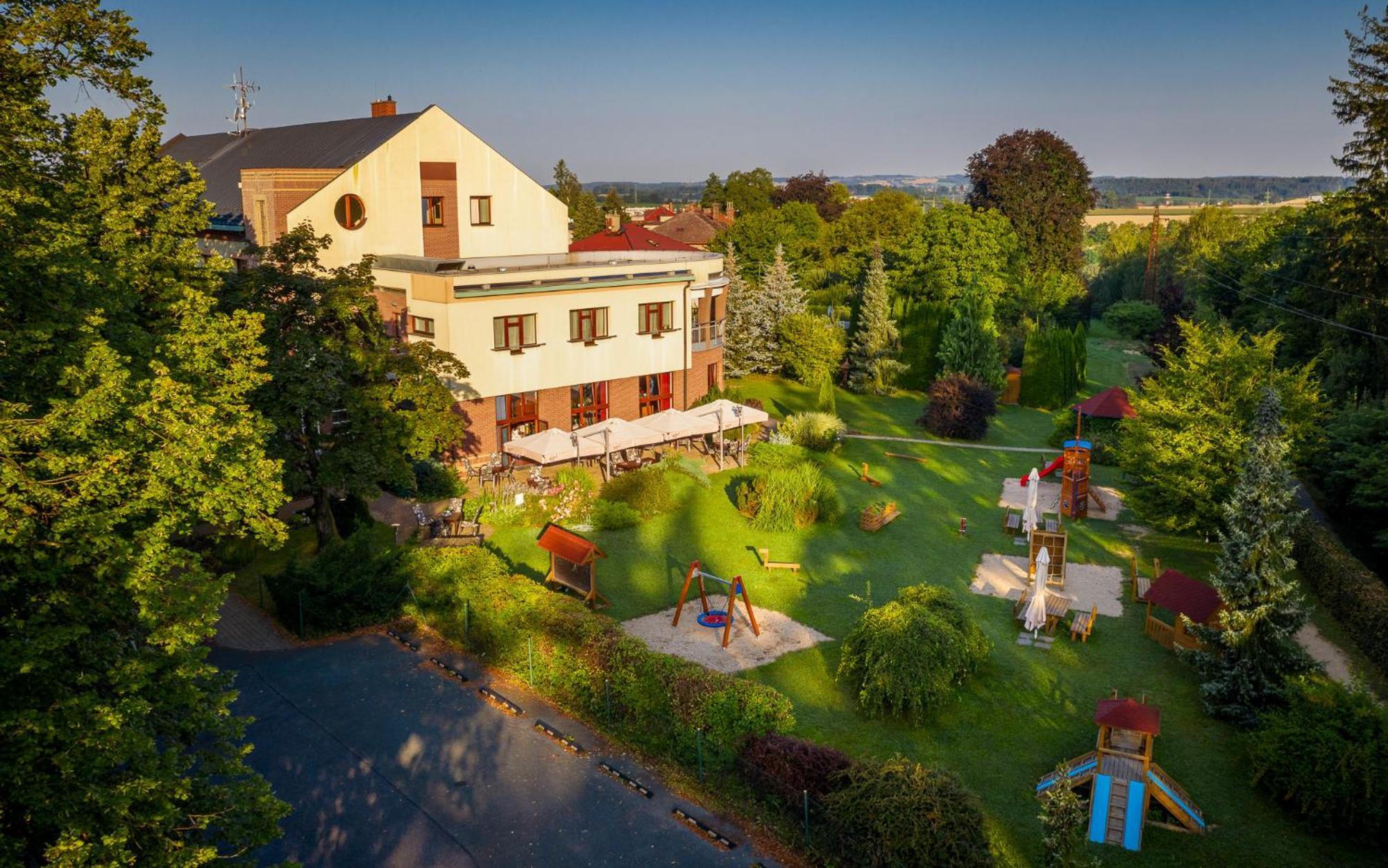 April Hotel Panorama Rychnov nad Kněžnou Kültér fotó