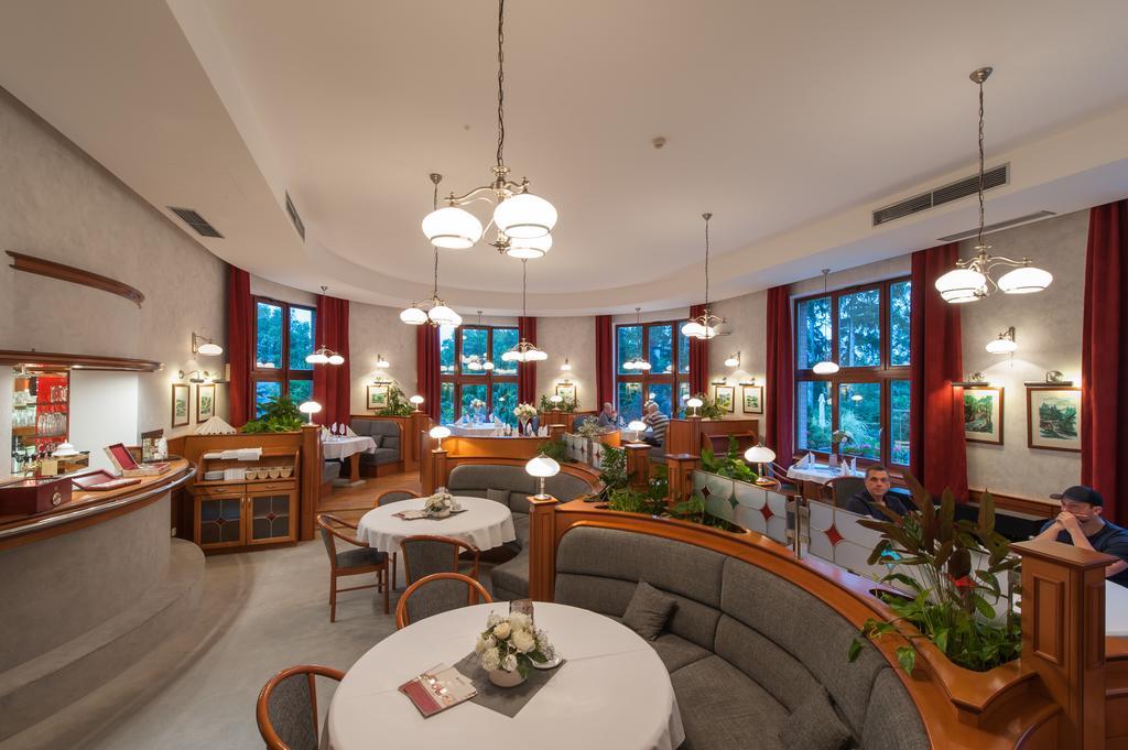 April Hotel Panorama Rychnov nad Kněžnou Kültér fotó